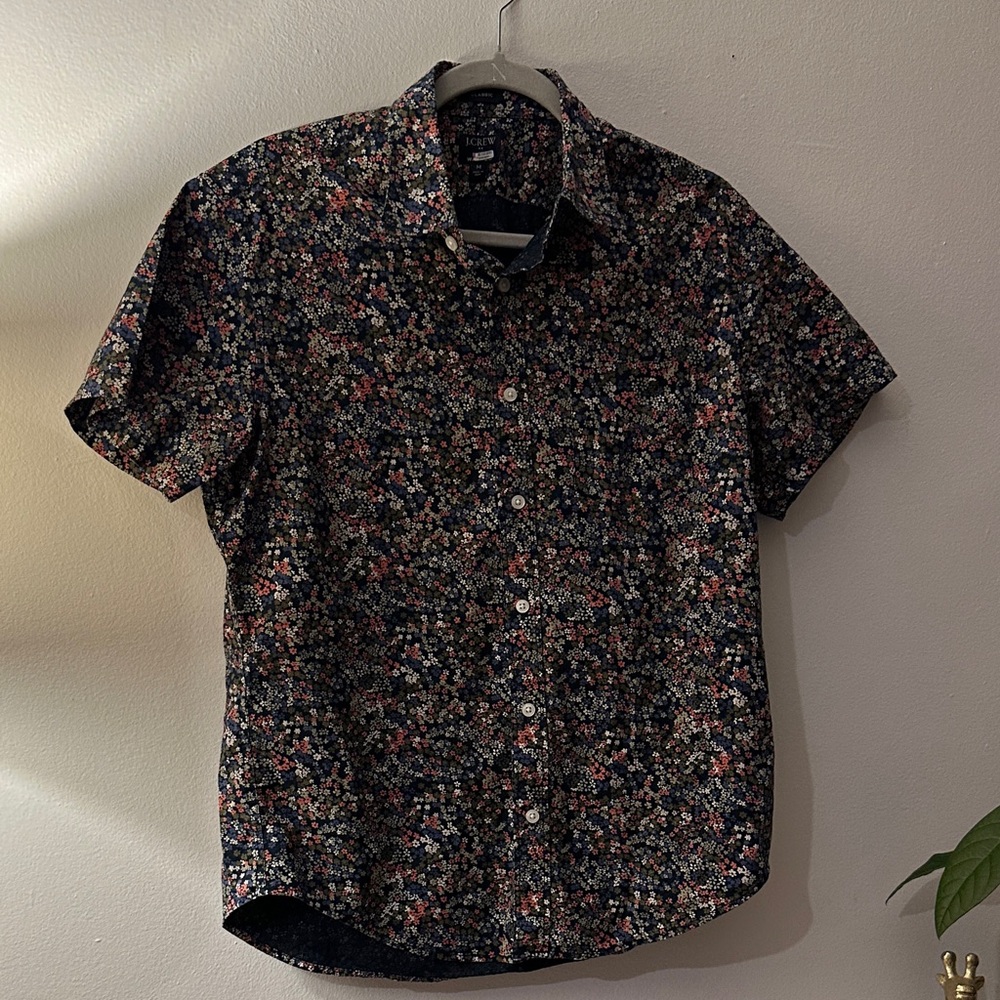 J. Crew Men's Dark Floral Casual Shirt - Preloved